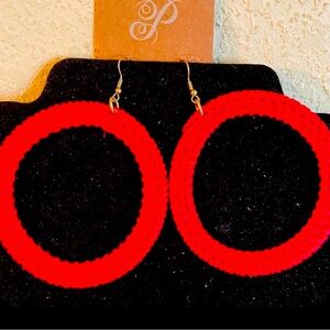 PRICE JUST DROPPED on these Vintage Plunder Cupid earrings! 
Perfect for ♥️ day!